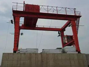 雙吊點(diǎn)移動(dòng)式啟閉機(jī)